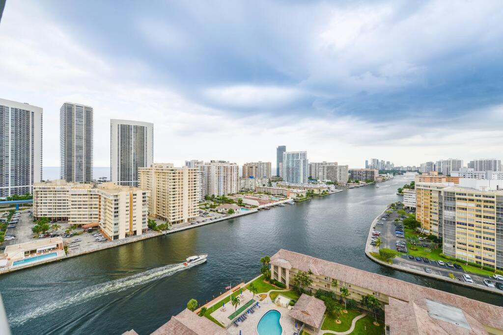 Cozy 1Br Condo Beachwalk Resort Hallandale Beach Exterior photo